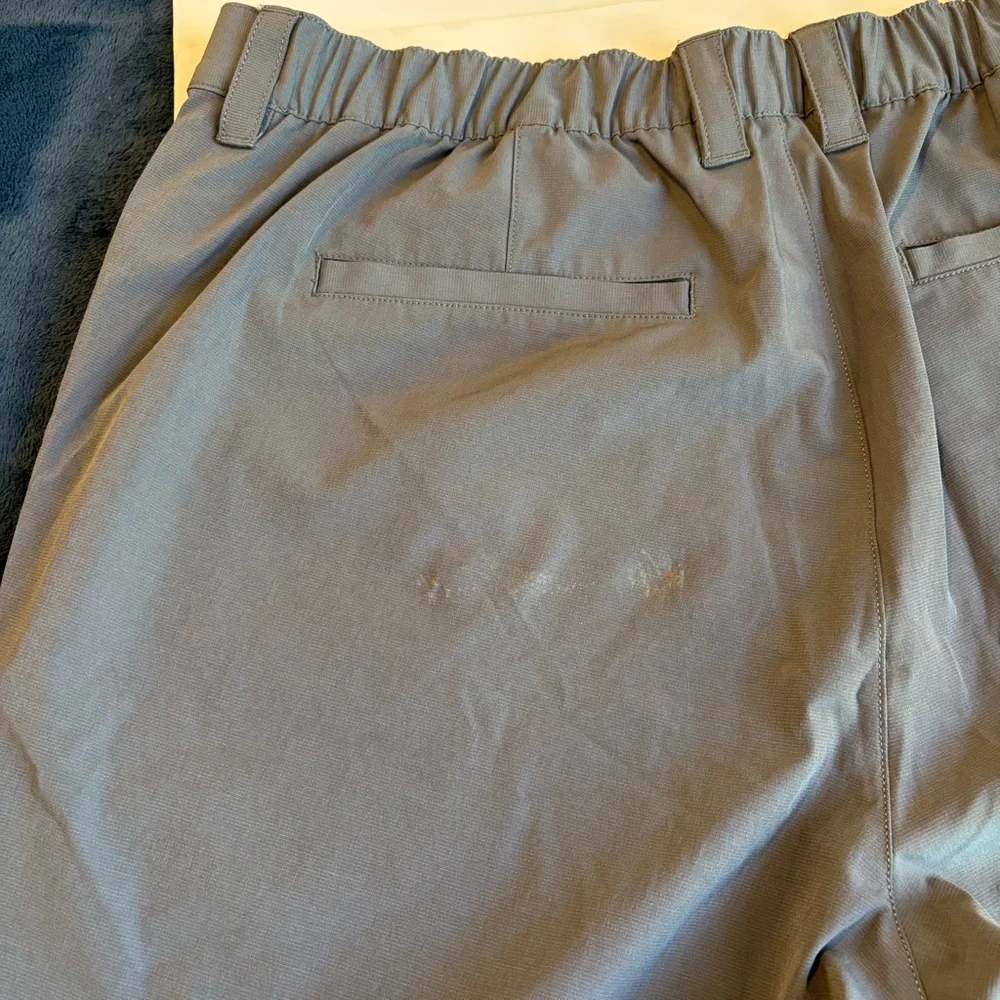 Banana Republic Men's Grey Comfort Flat Front Short Size 38‎